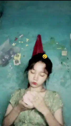 malah kayak ulat teh pucuk harum🤣😭