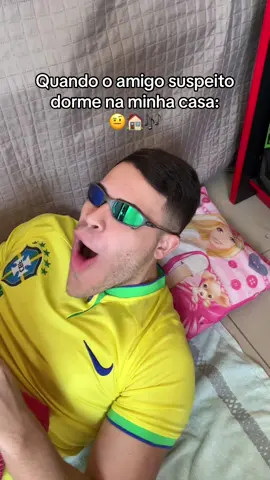 La ele mil vezes! 🤨 ib: @Victor Noel #fyp #amigo #laele #casa #dormir #daniielbn 