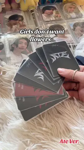 Ate Ver ! 🥠#straykids #photocard #photocards #photocardcollection #photocardchallenge #skz #seungmin #jeongin #leeknow #bangchan #changbin #hyunjin #jisung 