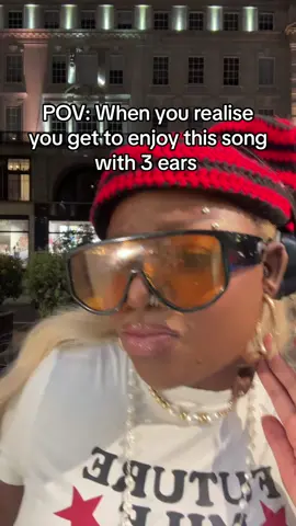 The perks of having 3 ears i know y'all jealous 😍 @ladygaga @Bruno Mars ate that 💖💖💖 #relatable #ladygaga #brunomars #fyp #foryou 
