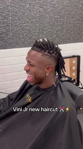 Vinivius Jr has a new cut for the new season 🇧🇷💈 RATE IT /10 👇🏽 (via IG: thecamavingahouse) #vinicius #viniciusjunior #barber #haircut #camavinga #realmadrid #halamadrid #futbol #futebol #footballtiktok #footy #fifa #fut #4u #soccertiktok #Soccer #brasil #futebolbrasileiro #risingballers #laliga 