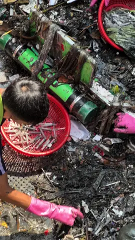 Hàng trăm kim tiêm tại đây #saigonxanh 