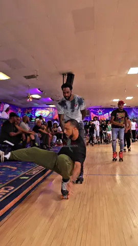 #rollerskating  #rollerskatingtricks  #rollerskatingdaily  #rollerskatinglife  #rollerskatingfun  #rollerskatingbeginner #foryou  #foryoupage 