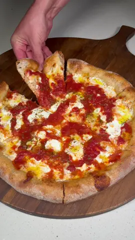 Don’t forget to grease your pizza with olive oil. It helps reduce friction as you swallow it whole😛 #pizza #food #asmr 