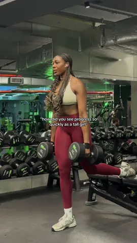 if only you saw what my squats used to look like 💀 #GymTok #relatable #tallgirl #tallgymgirl #formtips #fitnesstips #blackgirl #blackgirlfitness 