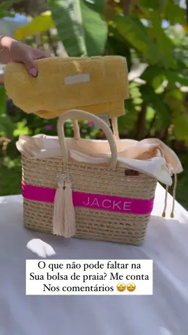 Tudo que cabe na nossa bag Baú.  E ai, faltou algum item?  Ja nos conta o que não pode faltar na sua bolsa de praia 😍 #bolsadepraia #bolsadepraiapersonalizada #bolsadepalha #bolsadepalhapersonalizada 