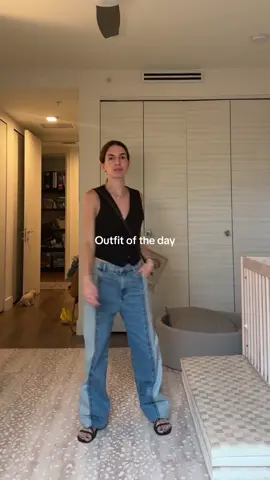 Loving this jeans 💛#OOTD #fitcheck #dailyoutfits #outfitinspo #outfitideas #momoutfit 