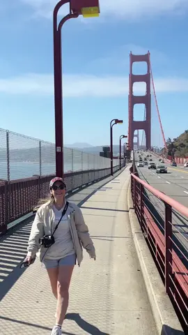 Caminar por el puente de San Francisco 🌉 es toda una experiencia 😍 Sentir la brisa mientras avanzas por esta estructura icónica, con vistas impresionantes en cada paso, es algo que todos deberían vivir 🌁 #GoldenGateBridge #SanFrancisco #TravelVibes #Unforgettable #CaliforniaDreaming