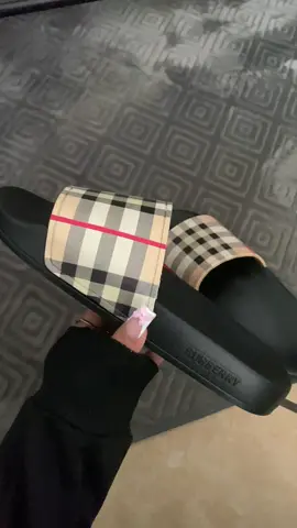$95 burberry slides 🤍 