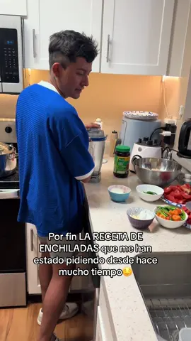 Por fiiinnn… LA RECETA DE LAS ENCHILADAS que me han estado pidiendo p1 🤤 IG:Jonasyomerooficial_ Fb:Jonas yomero oficial #foryou #foryoupage #fy #fypage #viral #couple #couplegoals #Relationship #loveyou #cooking #food #foodtiktok #video #viraltiktok 