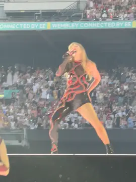 Enjoy this video with all of our incredible vocals 🫶 #readyforit #taylorswift #erastourtaylorswift #erastour #wembleyn5 