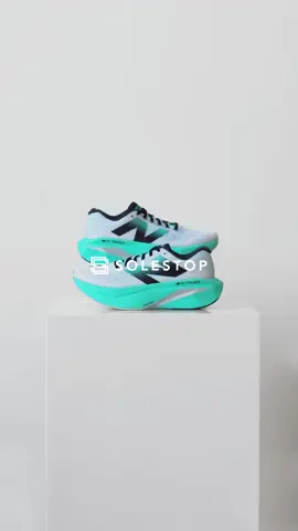 The New Balance FuelCell SuperComp Trainer V3 MRCXLW4 features an ice blue FuelCell PEBA midsole, an updated carbon fiber plate for reduced weight and increased flexibility, and a lightweight, breathable, light blue mesh upper with FANTOMFIT for a secure, comfortable fit. Shop New Balance FuelCell SuperComp Trainer V3 MRCXLW4 “White / Cyber Jade” now at Solestop.com. #solestop #newbalance #FuelCell #SuperComp #MRCXLW4 