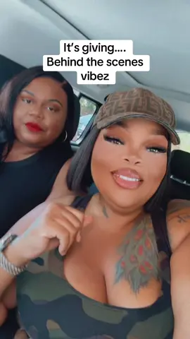 Some behind the scenes laughter with my sister @stylezbytaj who absolutely SLAYED my face. Its giving positive affirmations! #reesateesa #stylezbytaj #whotfdidimarry #positivevibes #womenhelpingwomen 