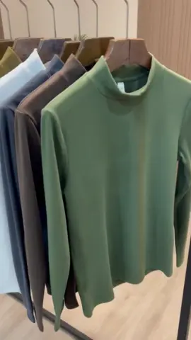 Thoải Mái Suốt Ngày: Áo giữ nhiệt nam từ cotton mang lại sự thoải mái tuyệt đối với chất liệu mềm mại, giúp bạn cảm thấy dễ chịu cả ngày dài. #aogiunhiet #aogiunhietnam #aogiunhietcaocap