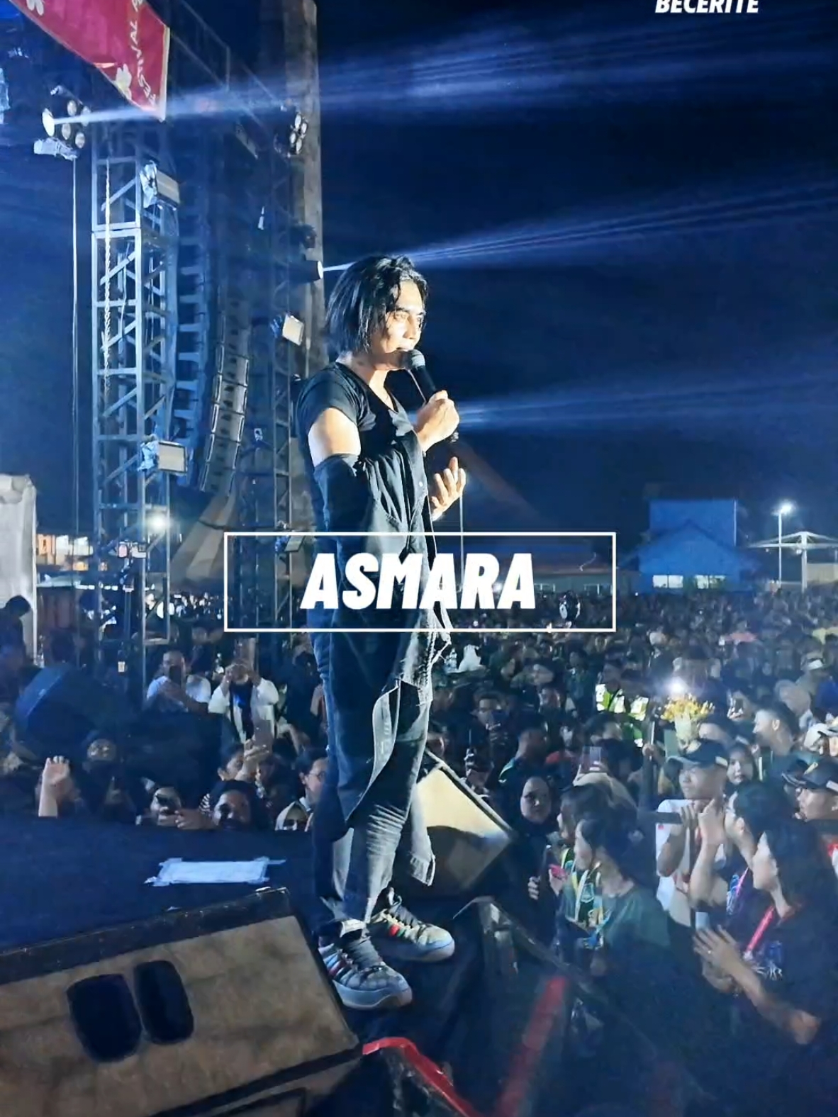 CHARLY - ASMARA @festivalpengabuan di ALUN-ALUN KUALA TUNGKAL #fypm #fypシ゚viral #fypage #fromyourpage #jambi #kualatungkal #tanjabbarat #kualatungkaljambi #charlyvanhouten