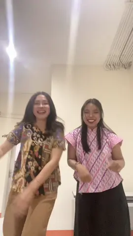 antri pipis, kita tiktok an dulu bisa kali ya…