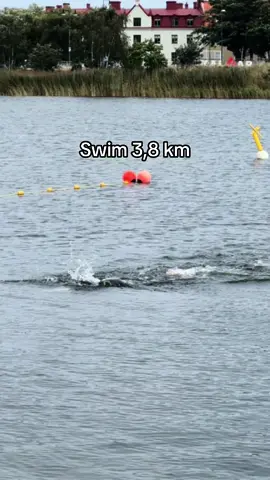 Finish Ironman kali ini ! Perjuangan bnget 226.2 km bisaaa finish ketemu anak istri lagi huaaah ! Semoga terus bisa race dikaasih kesehatan #temantapimenikah #fyp #runbeybihrun #triathlon #ironmantriathlon #ironmantraining 