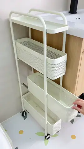 Tôi vừa phát hiện ra một chiếc kệ hoàn hảo cho các ngóc ngách trong nhà! Khi nhìn thấy chiếc xe đẩy này, tôi đã có cảm giác rằng nó có thể được sử dụng ở mọi góc nhỏ nhất trong nhà. Nó gần như không chiếm chút không gian nào khi bạn đặt ở mức 15cm~ 😍🚀 #medobepnoidiatrung #kebepdanang #kekhehep 