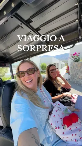 ho regalato un viaggio a sorpresa per il compleanno di mia zia ✈️✨🏝️ fino all'ultimo lei non sapeva dove stessimo andando e alla fine era felicissima perché aveva sempre desiderato andare in grecia 🇬🇷✨ #Vlog #vlogdiunagiornata #viaggio #sorpresa #compleanno #zia #nipote #vacanza #rodi #grecia #visitgreece #fy #foryou #travel 