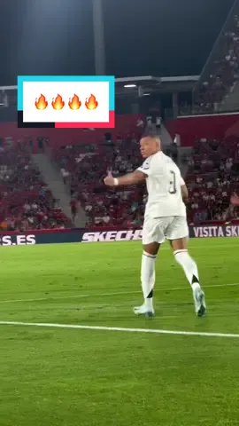 KM: The debut! #LALIGAEASPORTS #INSIDELALIGA #DeportesEnTikTok #Kylian #Mbappe #RealMadrid @Real Madrid C.F. 🎙️ @anaisitabayo 
