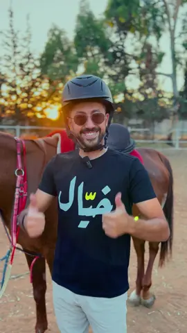‎أساسيات ركوب الخيل ~ الجزء الأول 🐎🔥 ‎أربع خطوات بسيطة: ‎1️⃣ خلي راس الحصان مستقيم 🎯. ‎2️⃣ اركب من الجهة الشمال ⬅️. ‎3️⃣ استخدم ٣ خطوات لتطلع على السرج 🪶. ‎4️⃣ تأكد إنك في وسط السرج بشكل صحيح 🧘‍♀️. ‎#فروسية #ركوب_الخيل #تدريب_الخيل #bitaros  #horsesoftiktok 