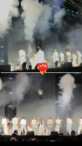 Recap siêu ngắn gọn❤️‍🔥 Cám ơn mng đã xem và cổ vũ ạ 🫶🫶 màn kết hợp giữa CAC Official và Redstorm Cheerleading Team 🫶.    CHEERLEADINGx DANCE P/s: Quần team mặc mng tham khảo trong giỏ hàng mình nha #kpopdance #cheerleading #cheerleader #phodibo #nhaycodong #phodibohoguom #flyer #bieudien #dancer #cacofficial #lmc #abs #phodibohoguom 