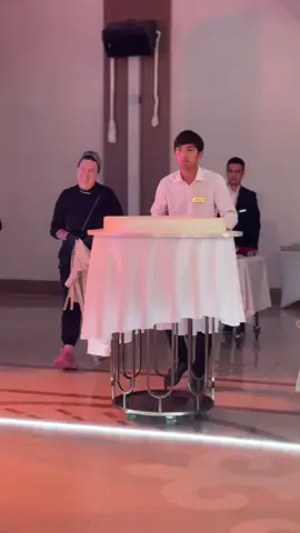 This waiter dropped their expensive wedding cake 😳