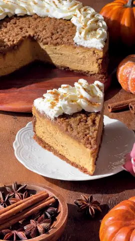 Pumpkin Streusel Cheesecake ✨🍂🎃 Fall cheesecake perfection 🥹 Creamy spiced pumpkin cheesecake with a layer of spiced brown sugar throughout, over a Biscoff cookie crust, topped with a thick layer of buttery, brown sugar streusel 🧡 #pumpkinseason #pumpkincheesecake #cheesecake #pumpkin 