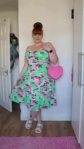 Flowy dresses all summer long 💚🩷 @Hell Bunny  #hellbunny #vintage #vintagedress #fashion #plussizefashion #curvy #curves 