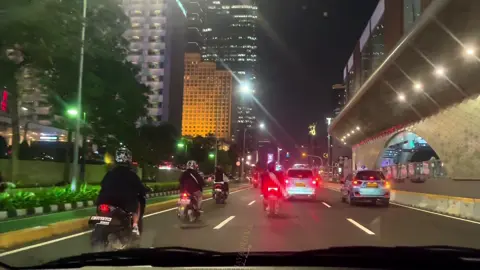 Survei malam hari di Bundaran HI - Jakarta Pusat. 