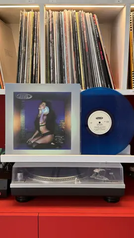Song: Dano Sarrada - Artist: Marina Sena - Album: Vício Inerente (2023) . . . . . . . . #diariodovinil #vinylcollection #newmusicdiscovery #vinyl #marinasena 