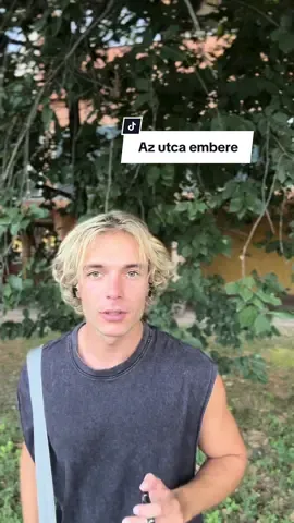 Csak kivettem a fülest, hogy hallhassam kedves szavait.:)