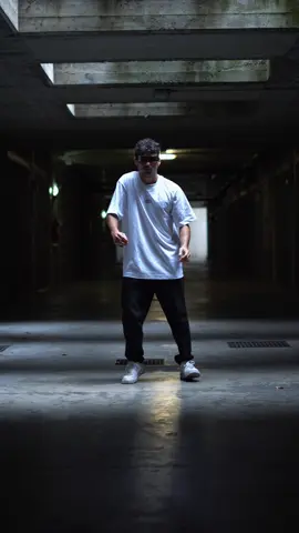 Few people knew that this challenge, which went viral, was based on my track; today I decided to do it again as well🤪🤖 #challenge #viral #robot #dance 