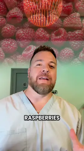 ¿Te contaron que la alimentación podría ser clave en las notas de tus hijos? 📚🍓 ¡Hoy, el @drherger te trae esta información esencial para que tus niños brillen en la escuela! 🚀✨ Una dieta balanceada no solo es vital para su crecimiento, sino también para mejorar su memoria, concentración y energía en clase. Algunos alimentos, llenos de nutrientes y antioxidantes, pueden marcar una gran diferencia en su rendimiento académico. 🧠🥗 ¿Qué alimentos saludables añades a la lonchera de tus niños para apoyar su aprendizaje? ¡Déjanos tu comentario y comparte este post con quien lo necesite! 🙌 #AlimentaciónSaludable #NotasEscolares #NiñosFelices #LoncheraSaludable #MemoriaYConcentración #Omega3 #RendimientoEscolar #NutriciónInfantil #TipsDeMadres #SaludInfantil 