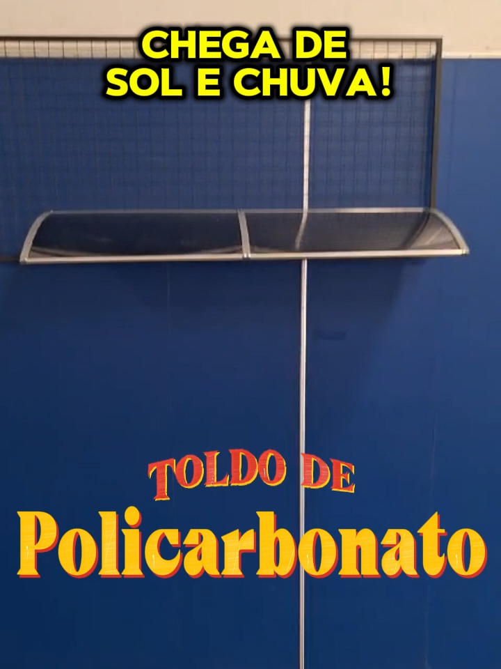 Chega de sol na cabeça e chuva na janela! Apresentamos o Toldo de Policarbonato Plasmov: sua entrada mais elegante e protegida! Cansado de sofrer com o sol escaldante na porta de casa ou a chuva entrando pela janela? Apresentamos a solução definitiva: o Toldo de Policarbonato Plasmov, a combinação perfeita de design moderno, alta qualidade e praticidade para transformar sua casa ou comércio! Imagine: - Entrar e sair de casa sem se molhar, mesmo em dias de chuva torrencial. - Proteger seus móveis do desgaste causado pelo sol. - Criar um ambiente mais fresco e agradável em qualquer época do ano. - Dar um toque de elegância e sofisticação à sua fachada. Com o Toldo de Policarbonato Plasmov, você pode ter tudo isso e muito mais! Especificações Técnicas: Material da Cobertura: Policarbonato   Material das Hastes: ABS (Material leve e de alta resistência) Cores Disponíveis:   Preto Fumê   Preto Translúcido   Cinza Fumê   Cinza Translúcido Dimensões:   Largura: 1,00 m | 1,20 m | 1,50 m   Profundidade: 0,50 m Sistema Modular: Permite a instalação de múltiplos toldos para cobrir áreas maiores.   Redução de Calor: Reduz a temperatura em até 7°C. Instalação: Fácil e rápida, acompanha kit completo de instalação (buchas e parafusos). Vantagens: - Leve e resistente - Proteção contra sol e chuva - Design moderno e elegante - Fácil instalação - Reduz a temperatura do ambiente - Aumenta a durabilidade dos móveis - Fabricado no Brasil com materiais de alta qualidade Informações Adicionais: Dimensões da Caixa (Largura x Profundidade x Altura):   0,70 m x 0,50 m x 0,15 m Peso:   1,862 kg Não perca mais tempo! Clique em 