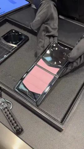 7000 USD worth of VERTU mobile phone, come and have a look#vertu #luxury 