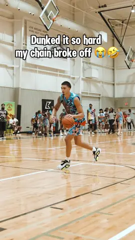 Can yall see it?? 🤣 #dunk #basketball 