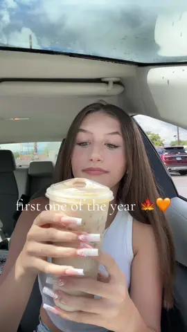 spooky szn is upon us 🤍 #spookyseason #starbucks #pumpkinseason #pumpkinspice #psl #drinks #chai #starbucksdrinks 