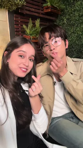 DORAMEIRAAAAS, essa é pra todas vocês!! ❤️❤️❤️  Siiim, eu conheci o Seo In Guk !!! Pra quem não sabe eu sou a voz da Tak Dong Kyung, par romântico dele no drama “Desgraça ao seu Dispor” e eu tive a honra de gravar um conteúdo com o nosso “Desgraça”.  Obrigada, @Netflix Brasil por me proporcionar essas experiências incríveis!!  Cabelo: @One | SP  #seoinguk #dorama #desgraçaaoseudispor #dublagem #coreano 