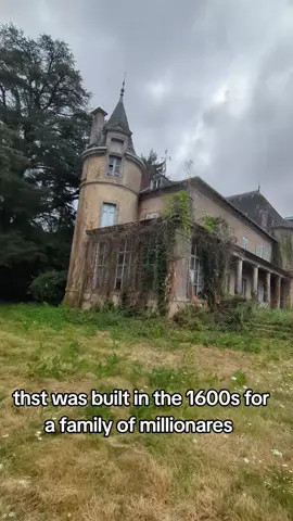 this abandoned mansion still had everything inside!  #explore #abandoned #viral #fyp #urbex #scary #mansion 