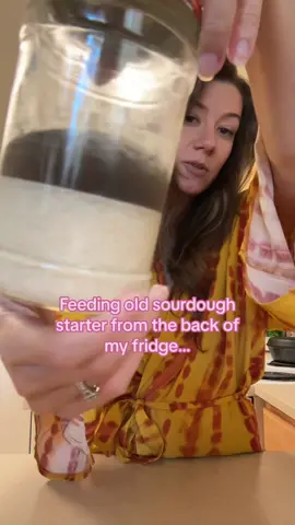 She’s hoochie for sure #sourdough #sourdoughbread #sourdoughstarter #hooch #sourdoughtok #bread #breadtok #sourdoughtiktok #sourdoughforbeginners #sourdoughdiscard #discard #baking #bakingfail #fyp 