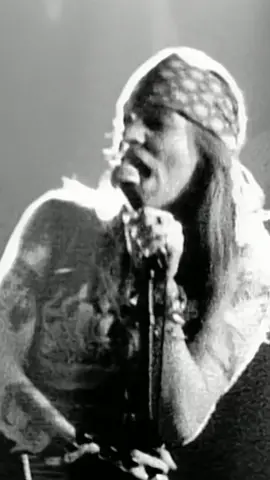 Sweet Child O’ Mine played for the first time live on this day in ‘86 at Whisky A Go Go, West Hollywood. #gunsnroses 