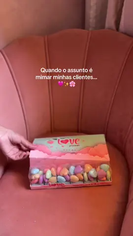 O novo brinde que vou dar para as minhas clientes nesse final de semana! AMEEEI #brindes #brindespersonalizados #clientes #empreendedora #batom #make #compras 