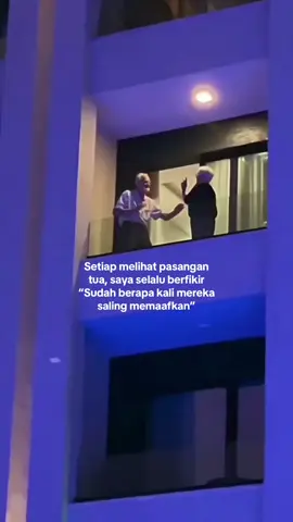 Apakah juga pernah ada kata lelah diantara mereka ? #BenerSerunya2022 #CapCut #fypシ #storywa #sadstory #soundviral #quotesaesthetic #trend #cintasejati 