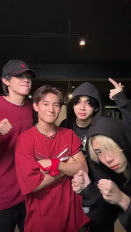 แล้วแต่แม่คุณ ver. พึมพำ ❌ แล้วแต่แม่คุณ ver. แล้วแต่ DICE ✅ ##ALEXbuckland##JAYkansopon##JISANGakira##FRAMEtanannat#DICE_SONRAY #SONRAYMUSIC #แล้วแต่แม่คุณ 