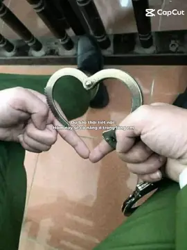 #CapCut  chiếc còng tay tình yêu hình trái tim dành tặng người yêu của bạn #thisway#meme