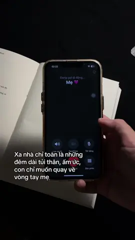 Hôm nay con gọi điện về cho mẹ, khóc nức nở. Cuộc đời sao khó khăn quá mẹ ơi The Pandora Book trong 🧺 hàng của tụi mình nha #tamtrang #thepandoranotebook #staplervn #thepandorabook #pain #giadinh #quote #foryou #fyp #sad #noibuon 