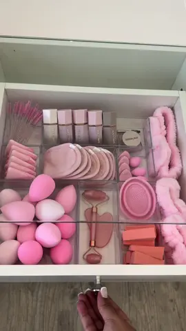 Remplissage de ma coiffeuse @𝑯𝑶𝑴𝑬𝑳𝑼𝑿𝑼𝑹𝒀 ✨ 💕💗💞 #organize #asmr #makeup #drawer #vanity #makeuporganization #homeluxury 