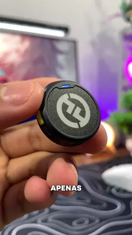 Esse microfone tem o tamanho de uma moeda😱 Hollyland Lark M2 @Hollylandglobal  . . . . . . . . . . . . . . . #hollyland#hollylandlarkm2#larkm2#microfonedelapela#microfoneparacelular#microfone#setup#hollylandmic#hollylandtech#hollylandlarkmax#lapela