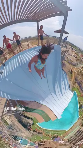 Would you try it? 😅 #waterslide #waterpark #slipnfly #waterjump #aquapark #france #french 